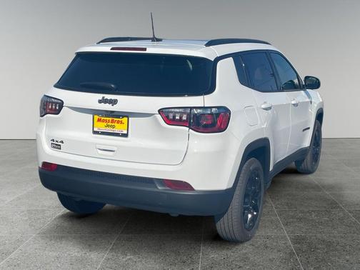 Hydro Blue Pearlcoat 2026 Jeep Compass Latitude