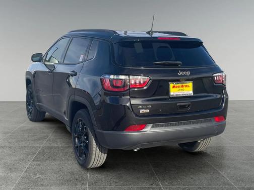Diamond Black Crystal Pearlcoat 2026 Jeep Compass Sport