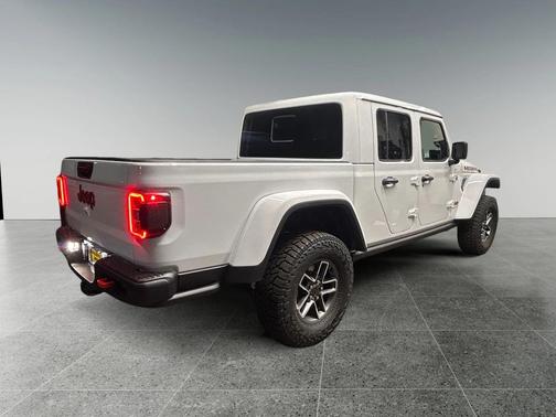 2025 Jeep Gladiator Mojave X
