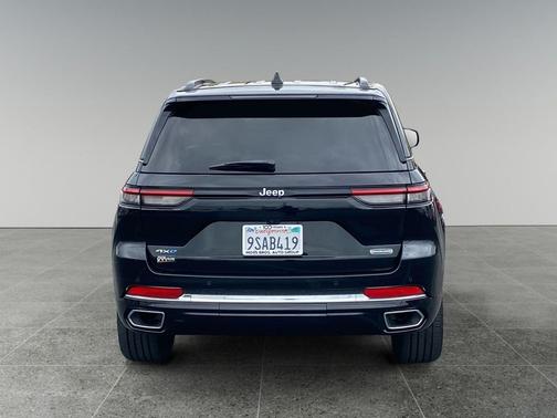 Diamond Black Crystal Pearlcoat 2023 Jeep Grand Cherokee 4xe Overland
