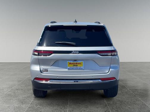 Silver Zynith 2026 Jeep Grand Cherokee Laredo