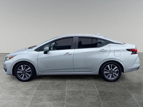 Brilliant Silver Metallic 2023 Nissan Versa 1.6 SV