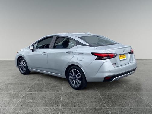 Brilliant Silver Metallic 2023 Nissan Versa 1.6 SV