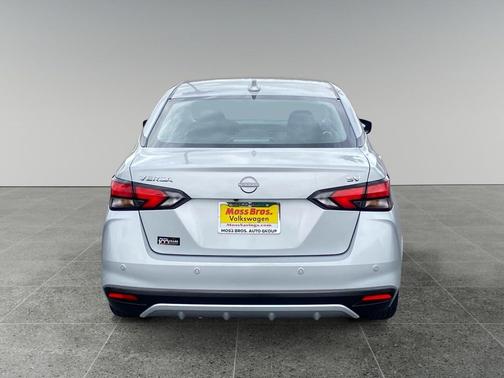 Brilliant Silver Metallic 2023 Nissan Versa 1.6 SV