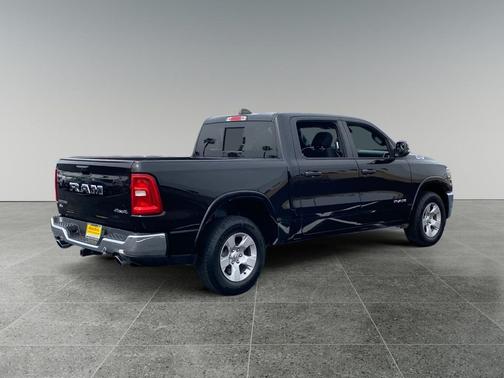 Diamond Black Crystal Pearlcoat 2025 RAM 1500 Big Horn/Lone Star