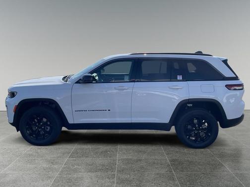 Bright White Clearcoat 2026 Jeep Grand Cherokee Altitude