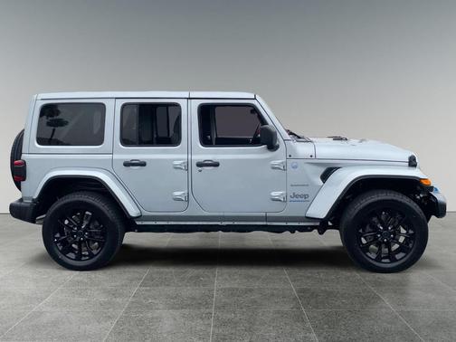 Silver Zynith Clearcoat 2024 Jeep Wrangler 4xe Sahara