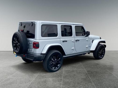 Silver Zynith Clearcoat 2024 Jeep Wrangler 4xe Sahara