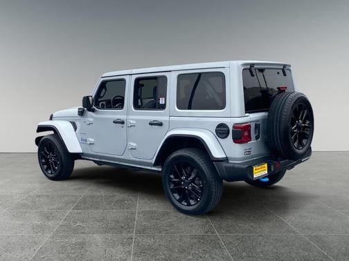 Silver Zynith Clearcoat 2024 Jeep Wrangler 4xe Sahara