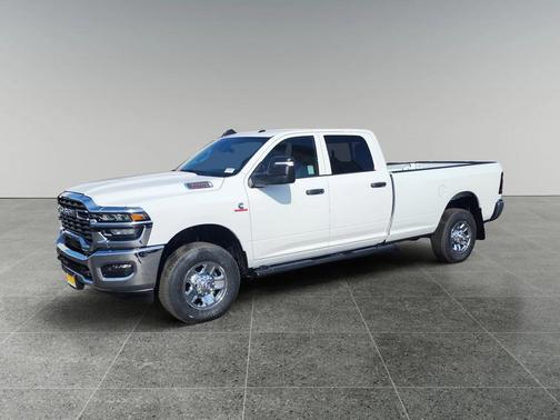 2025 RAM 3500 Tradesman Crew Cab 4x4 8' Box