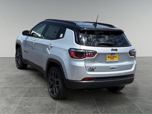 Silver Zynith Metallic Clearcoat 2026 Jeep Compass Limited