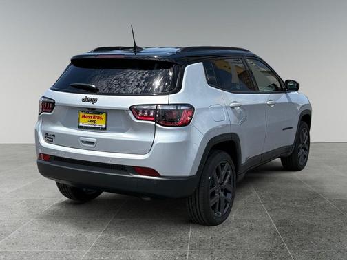 Silver Zynith Metallic Clearcoat 2026 Jeep Compass Limited