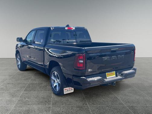 Diamond Black Crystal Pearlcoat 2026 RAM 1500 Express