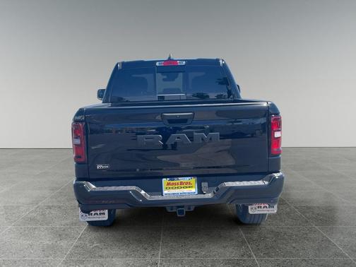 Diamond Black Crystal Pearlcoat 2026 RAM 1500 Express