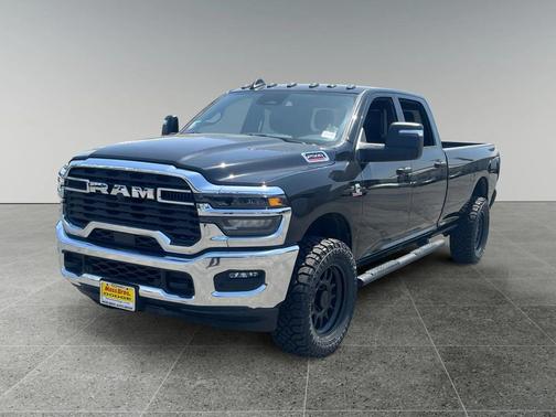 2025 RAM 2500 Tradesman Crew Cab 4x4 8' Box