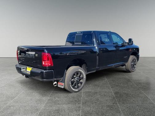 Diamond Black Crystal Pearlcoat 2026 RAM 2500 Laramie Crew Cab 4x4 6'4' Box