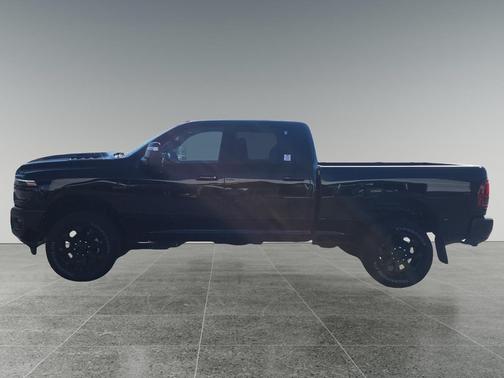 Diamond Black Crystal Pearlcoat 2026 RAM 2500 Laramie Crew Cab 4x4 6'4' Box