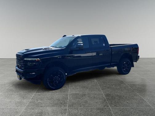 Diamond Black Crystal Pearlcoat 2026 RAM 2500 Laramie Crew Cab 4x4 6'4' Box