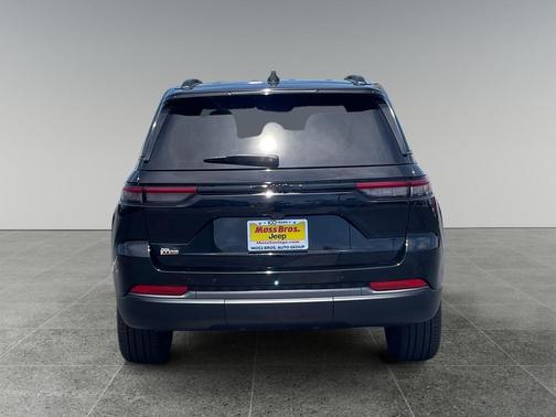Diamond Black Crystal Pearlcoat 2026 Jeep Grand Cherokee Limited