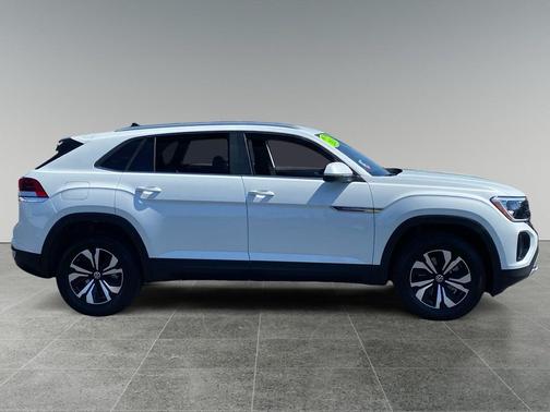 opal white pearl 2026 Volkswagen Atlas Cross Sport 2.0T SE