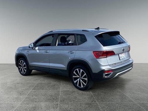 Pyrite Silver 2024 Volkswagen Taos 1.5T SE