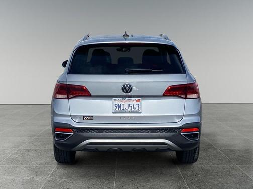 Pyrite Silver 2024 Volkswagen Taos 1.5T SE