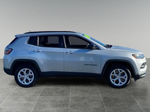 Silver Zynith Metallic Clearcoat 2024 Jeep Compass Latitude