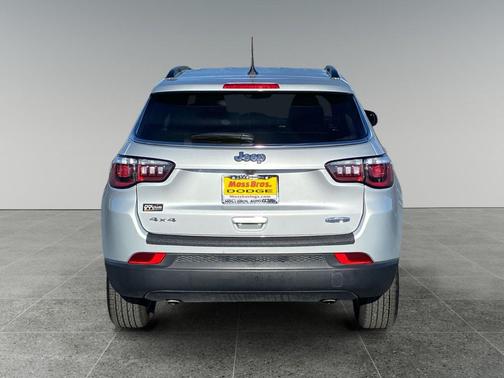 Silver Zynith Metallic Clearcoat 2024 Jeep Compass Latitude