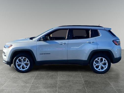 Silver Zynith Metallic Clearcoat 2024 Jeep Compass Latitude