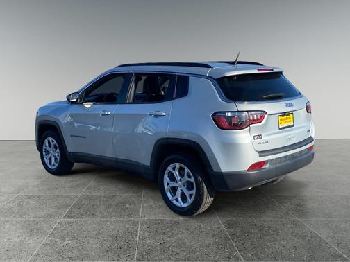Silver Zynith Metallic Clearcoat 2024 Jeep Compass Latitude