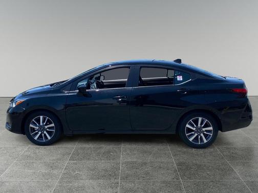 Super Black 2023 Nissan Versa 1.6 SV
