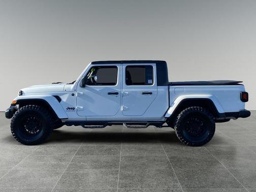 Bright White Clearcoat 2023 Jeep Gladiator Sport S