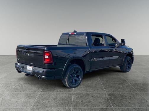 Diamond Black Crystal Pearlcoat 2026 RAM 1500 Big Horn/Lone Star