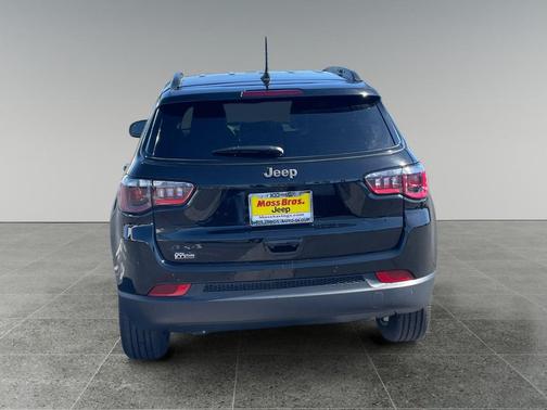 Diamond Black Crystal Pearlcoat 2026 Jeep Compass Limited