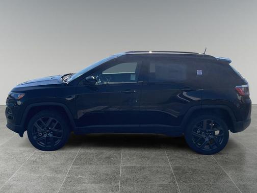 Diamond Black Crystal Pearlcoat 2026 Jeep Compass Limited