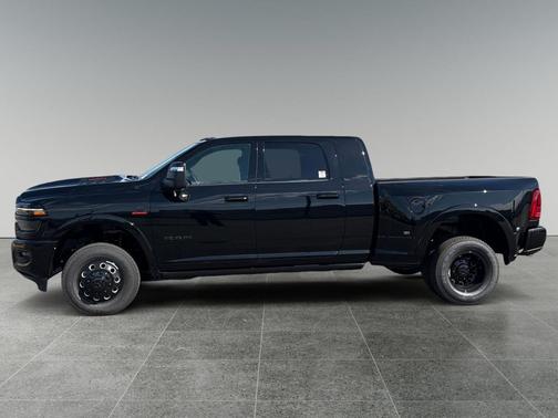 Diamond Black Crystal Pearlcoat 2026 RAM 3500 Limited Mega Cab 4x4 6'4' Box