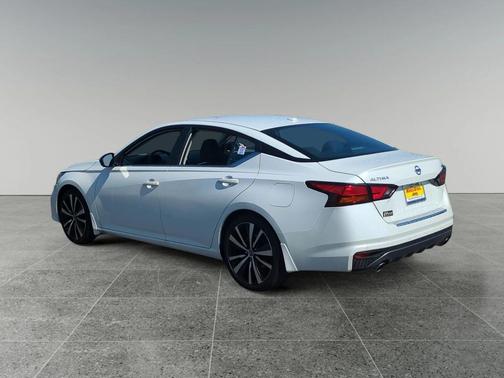 2022 Nissan Altima SR FWD
