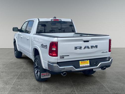 Ivory White Tri-Coat Pearlcoat 2026 RAM 1500 Laramie