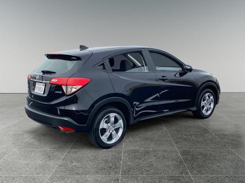 Crystal Black Pearl 2021 Honda HR-V LX