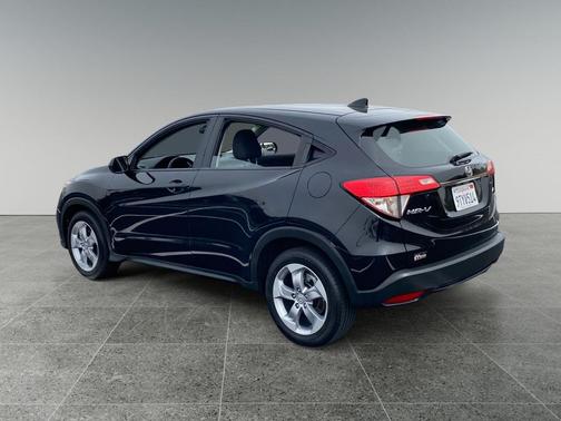 Crystal Black Pearl 2021 Honda HR-V LX