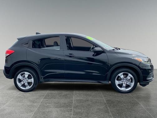 Crystal Black Pearl 2021 Honda HR-V LX