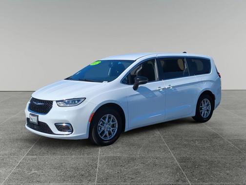 2024 Chrysler Pacifica Touring