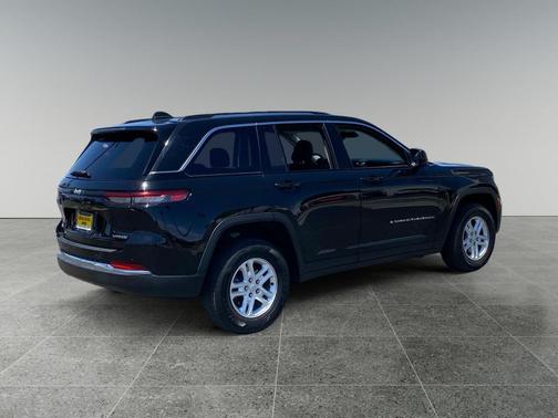 Diamond Black Crystal Pearlcoat 2023 Jeep Grand Cherokee Laredo