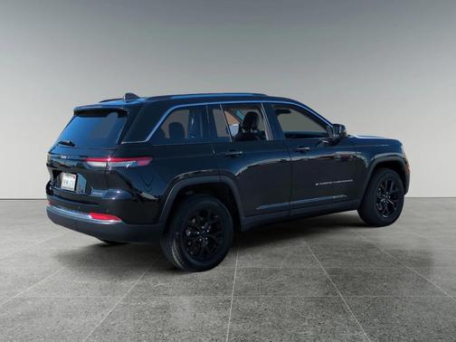 2023 Jeep Grand Cherokee Laredo