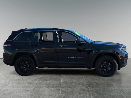 2023 Jeep Grand Cherokee Laredo