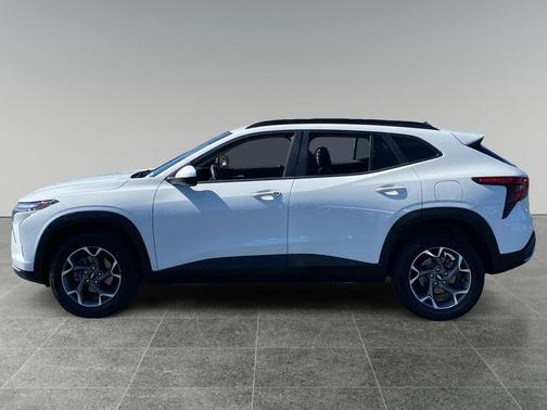 Summit White 2024 Chevrolet Trax LT