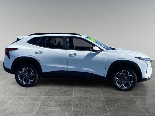 Summit White 2024 Chevrolet Trax LT