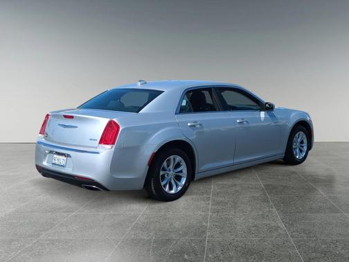 2023 Chrysler 300 Touring