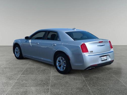 2023 Chrysler 300 Touring