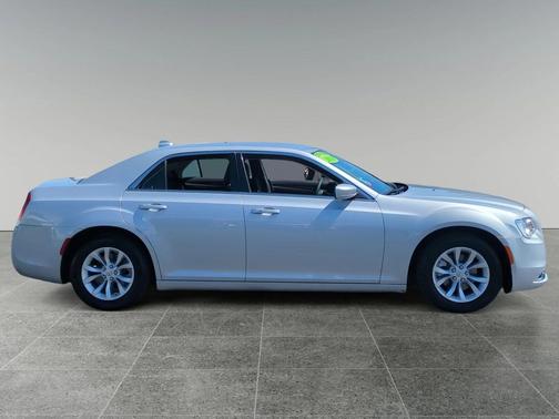2023 Chrysler 300 Touring